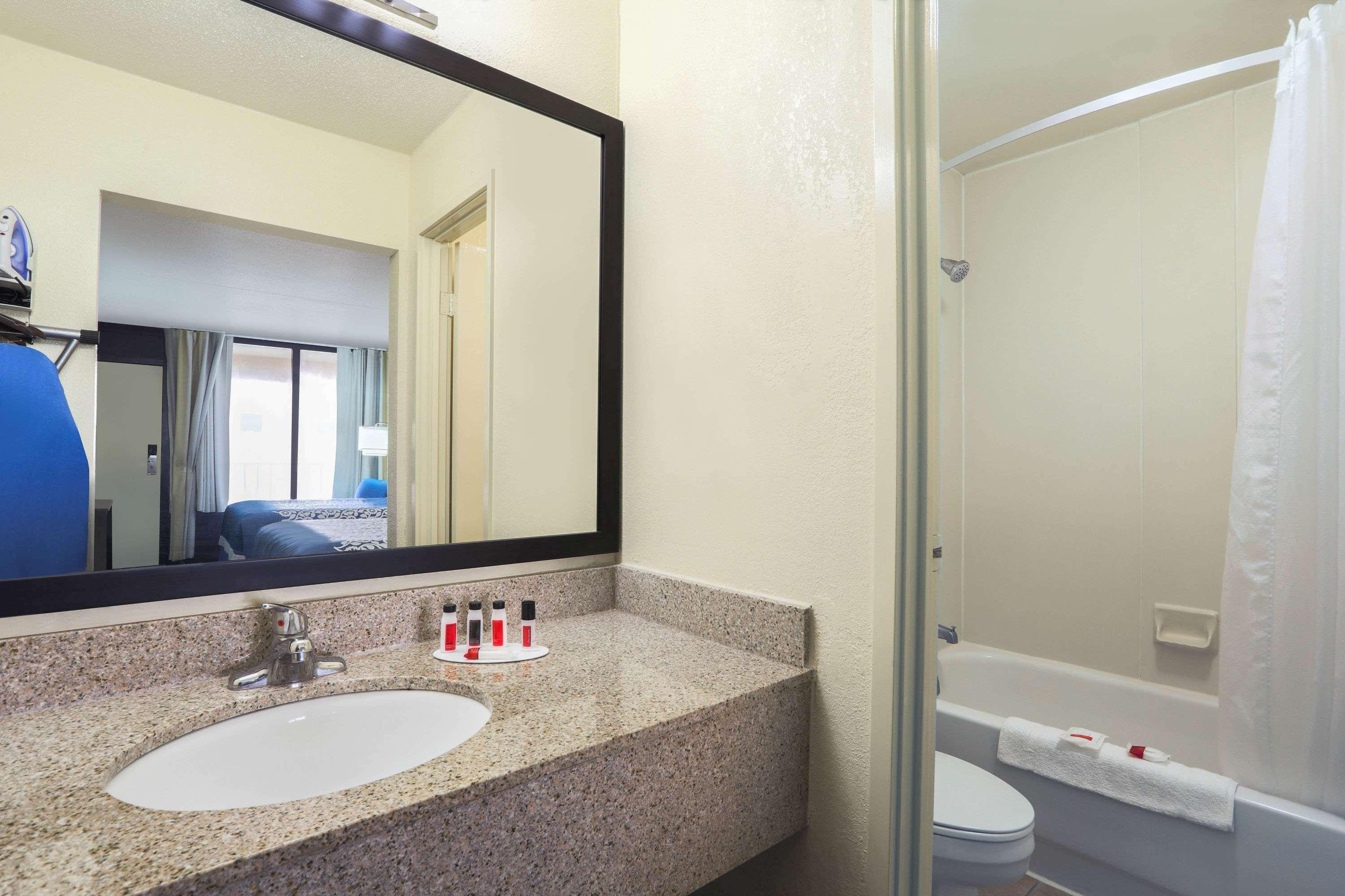 Days Inn By Wyndham Newark Wilmington Luaran gambar