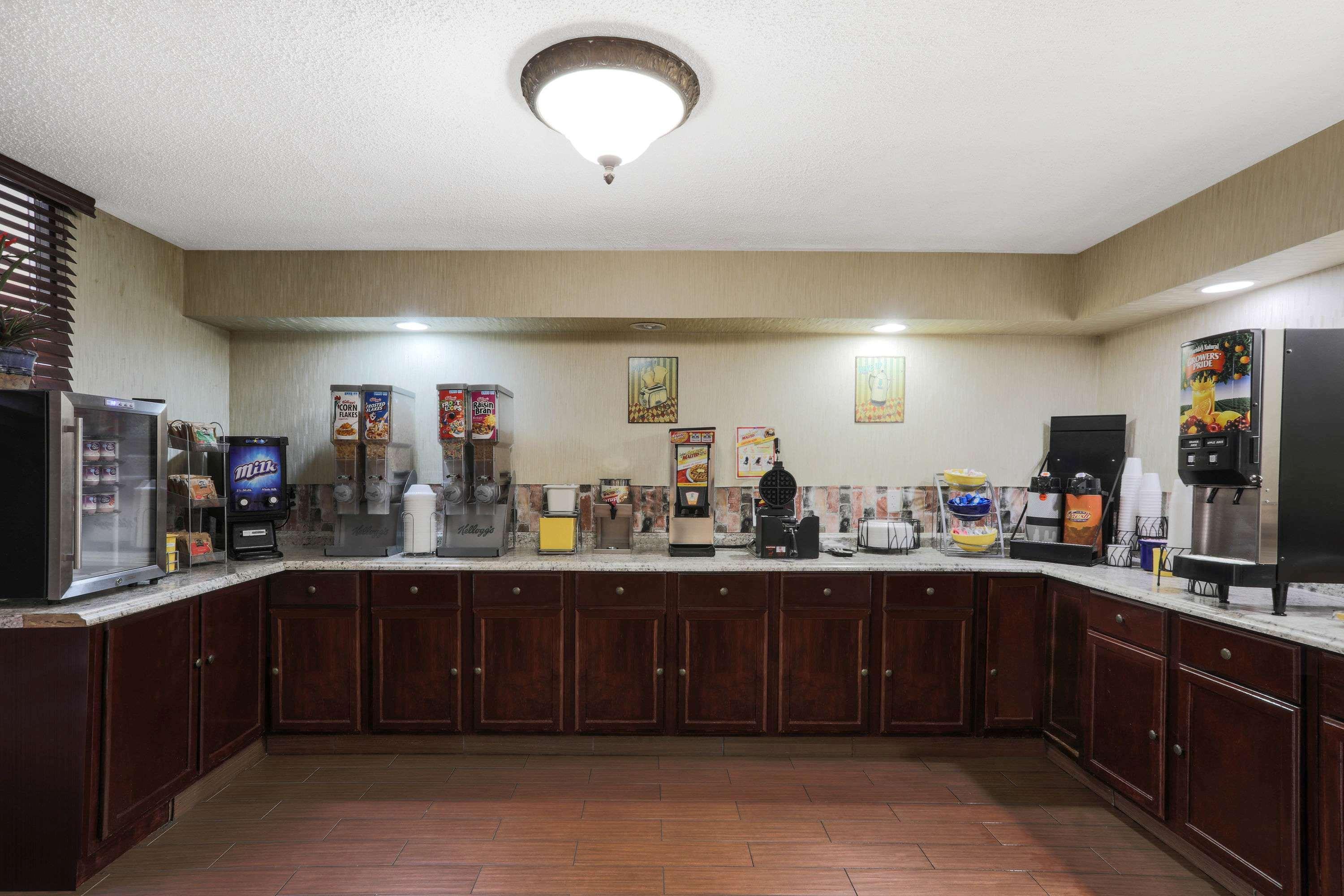 Days Inn By Wyndham Newark Wilmington Luaran gambar