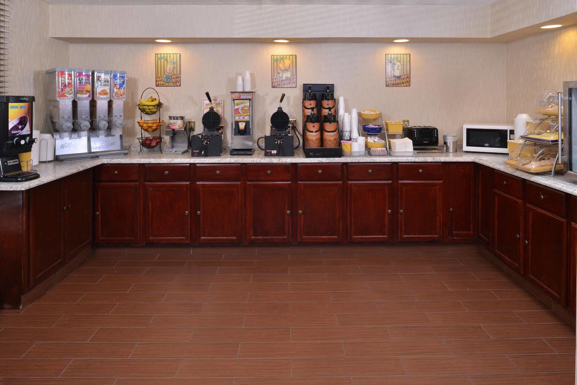 Days Inn By Wyndham Newark Wilmington Luaran gambar
